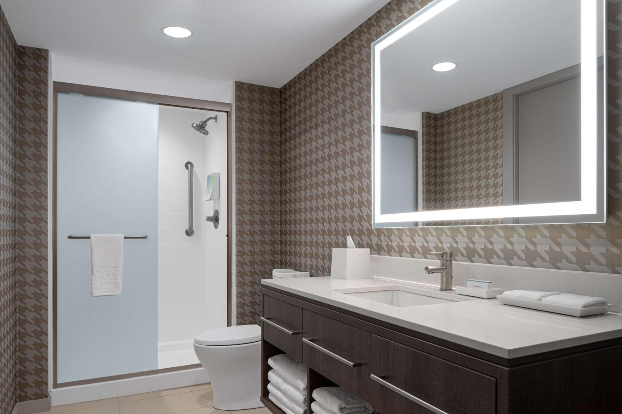 Home2 Suites By Hilton Des Moines At Drake University Exteriér fotografie