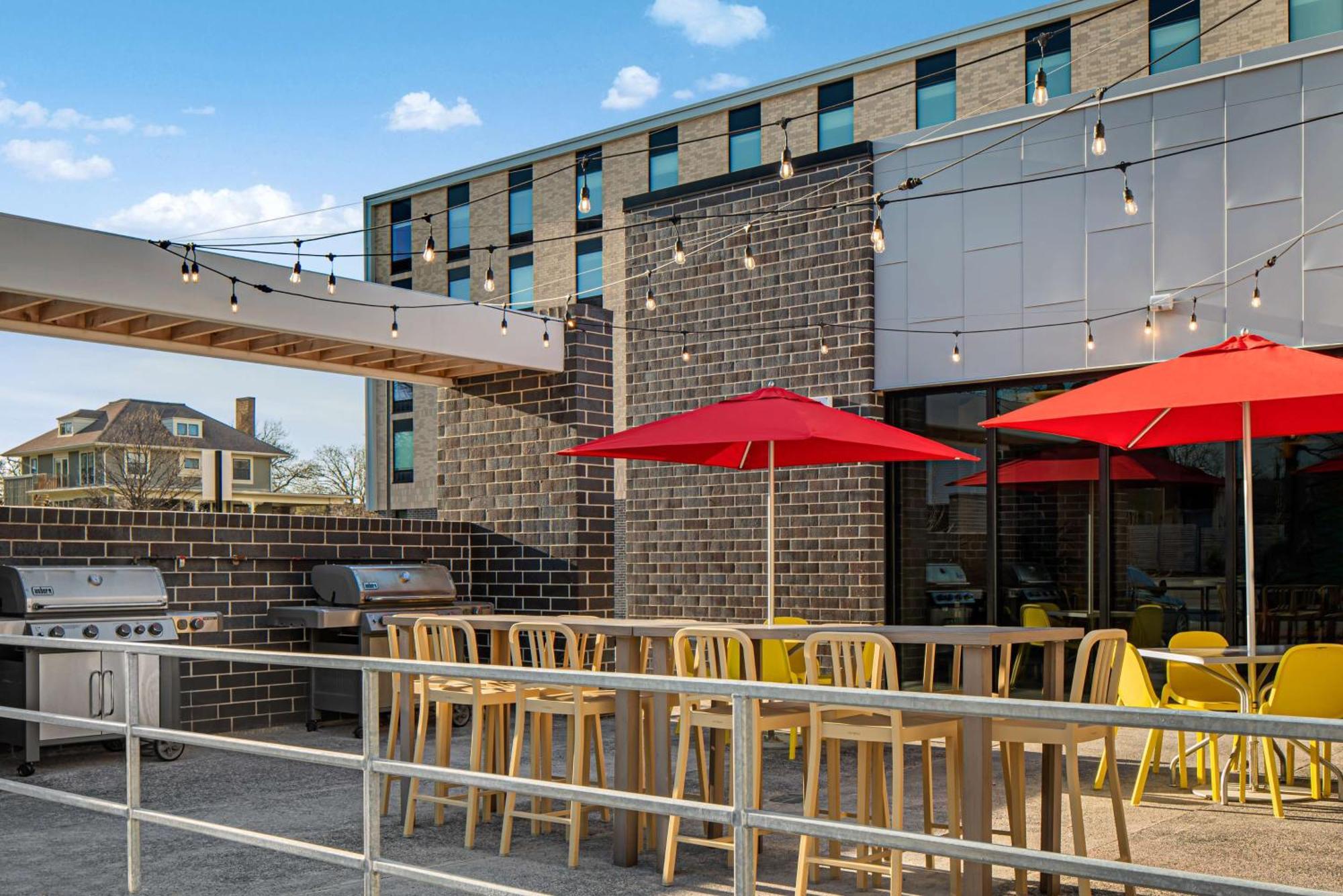 Home2 Suites By Hilton Des Moines At Drake University Exteriér fotografie