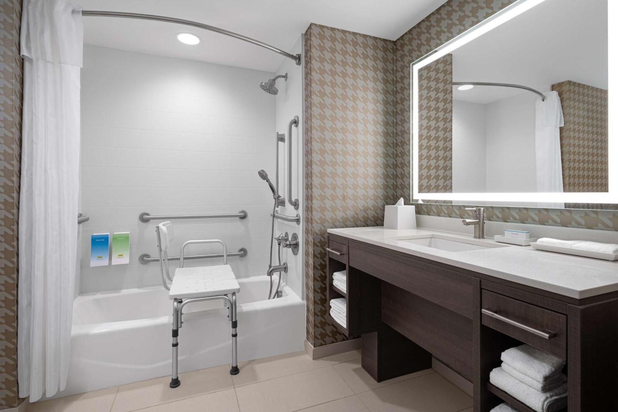 Home2 Suites By Hilton Des Moines At Drake University Exteriér fotografie