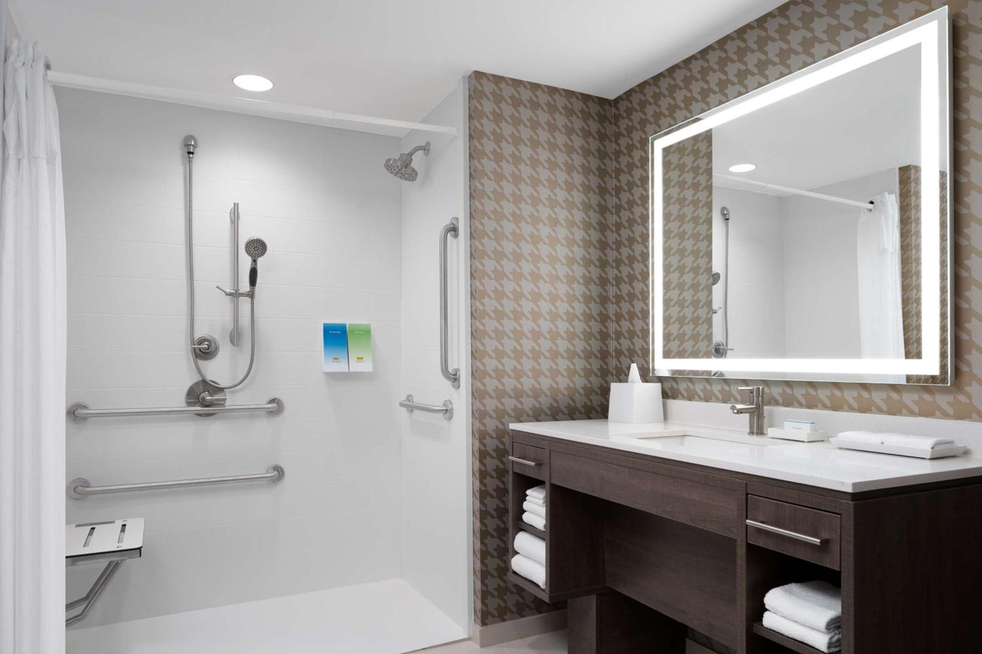 Home2 Suites By Hilton Des Moines At Drake University Exteriér fotografie